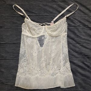 ✨ Victoria’s Secret Ivory Lace Cami – Size L ✨